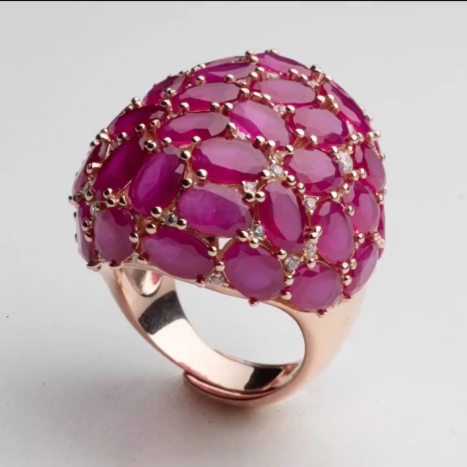 Anello con lavorazione pavè in oro rosa e zirconi
